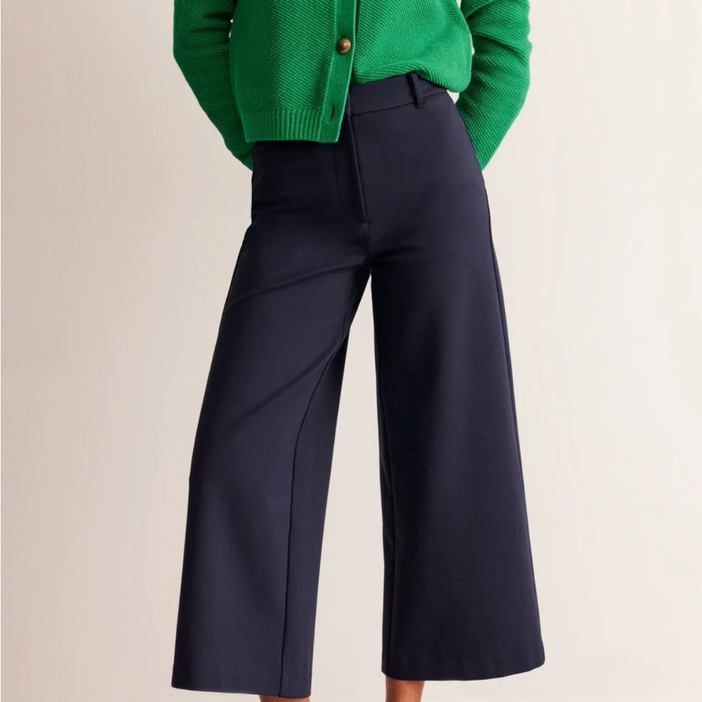 Chic Navy Wide-Leg Trousers